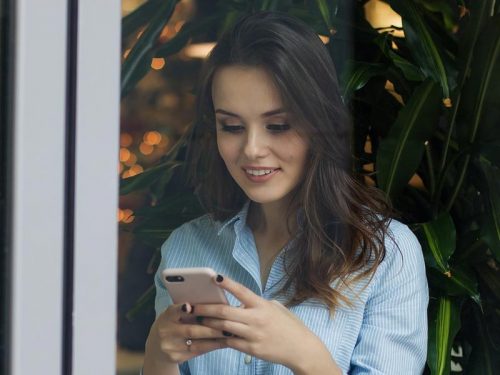 Cute things to text that will make your girl smile for hours